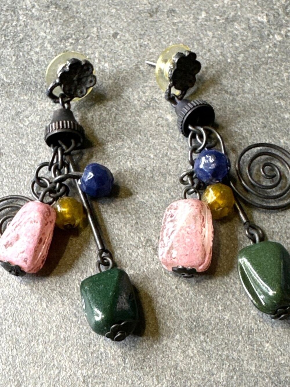 Vintage Dangle Earrings Natural Stone Multicolor Beads Spiral Charm Womens - Picture 8 of 8